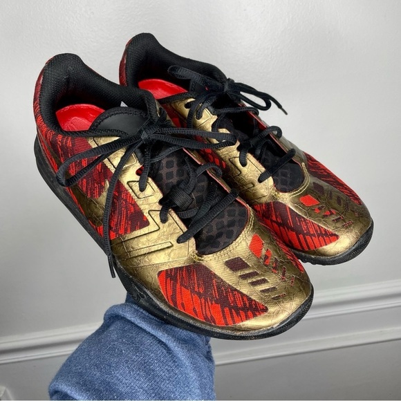 Nike Kobe KB Mentality Iron Man Red and Gold Sneaker Mens 7.5 - Picture 2 of 11